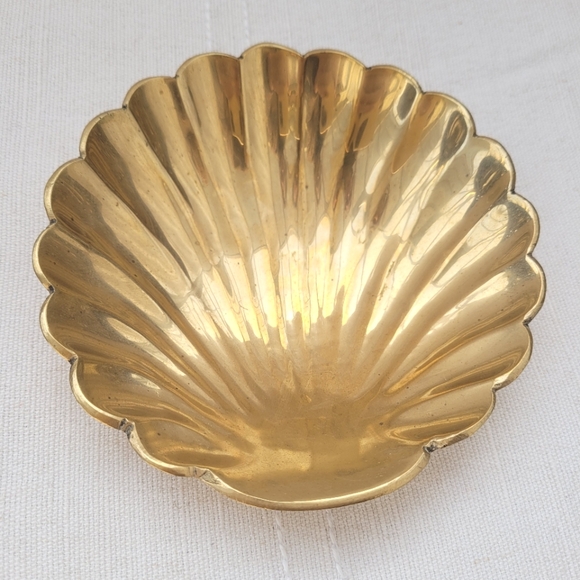 Vintage Solid Brass Footed Shell Jewelry Trinket Candy Dish - Picture 1 of 7
